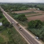 Trabajos de ripiado y estabilizado granular sobre Avenida General Paz, en el tramo que conecta Santa Fe con Monte Vera.