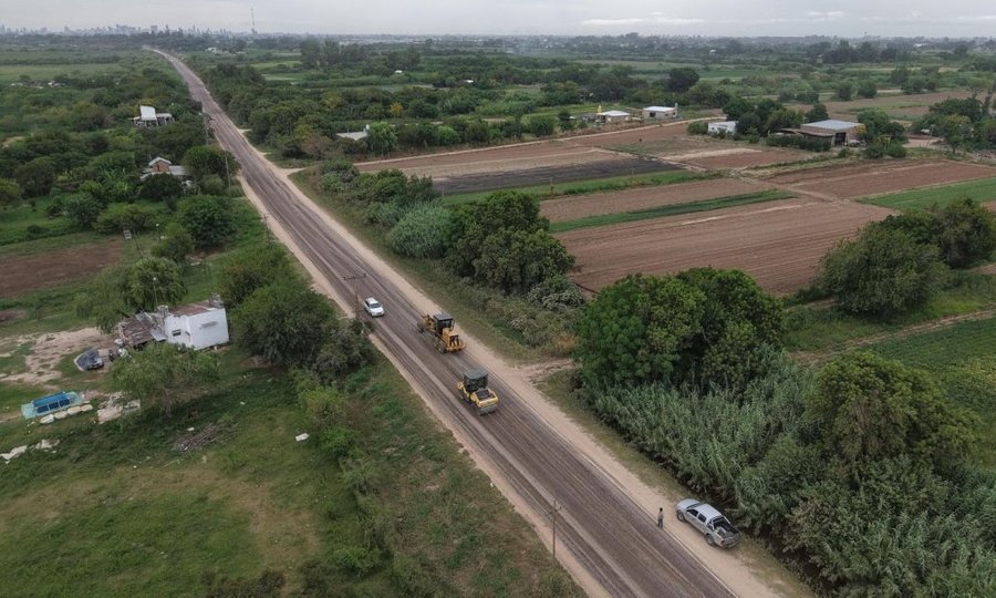 Trabajos de ripiado y estabilizado granular sobre Avenida General Paz, en el tramo que conecta Santa Fe con Monte Vera.