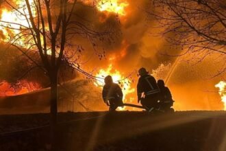 Daños en infraestructura civil tras el ataque masivo de drones rusos contra distintas regiones de Ucrania durante Año Nuevo.