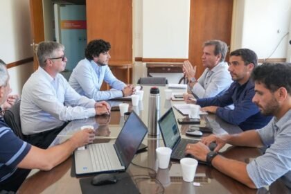 Autoridades de Santa Fe y Entre Ríos avanzan en una estrategia conjunta para fortalecer el desarrollo productivo y el comercio interprovincial.