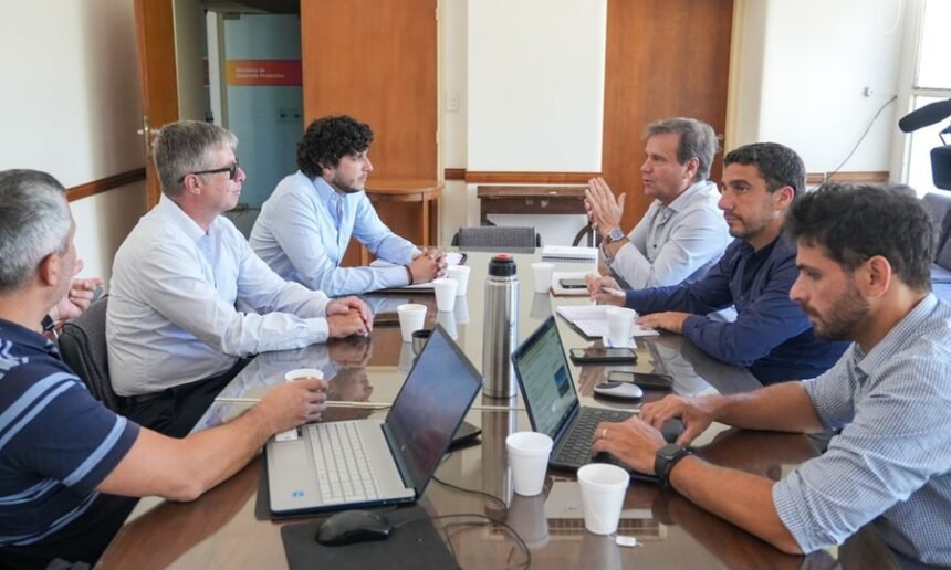 Autoridades de Santa Fe y Entre Ríos avanzan en una estrategia conjunta para fortalecer el desarrollo productivo y el comercio interprovincial.