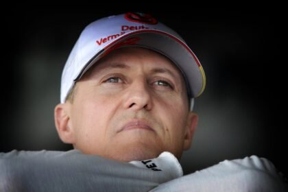 Michael Schumacher, siete veces campeón del mundo de Fórmula 1, continúa siendo una de las figuras más emblemáticas del automovilismo mundial.