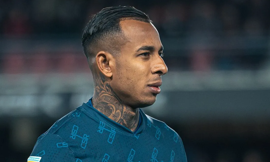 El colombiano Sebastián Villa, con la camiseta de Independiente Rivadavia.