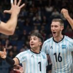 La selección argentina de vóley durante un encuentro oficial, en una imagen de archivo correspondiente a una competencia internacional.