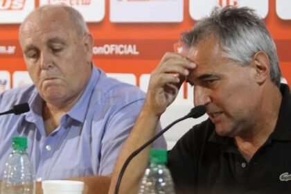 Leonardo Madelón y Luis Spahn durante una conferencia de prensa en el estadio 15 de Abril. 📸 Foto de archivo.