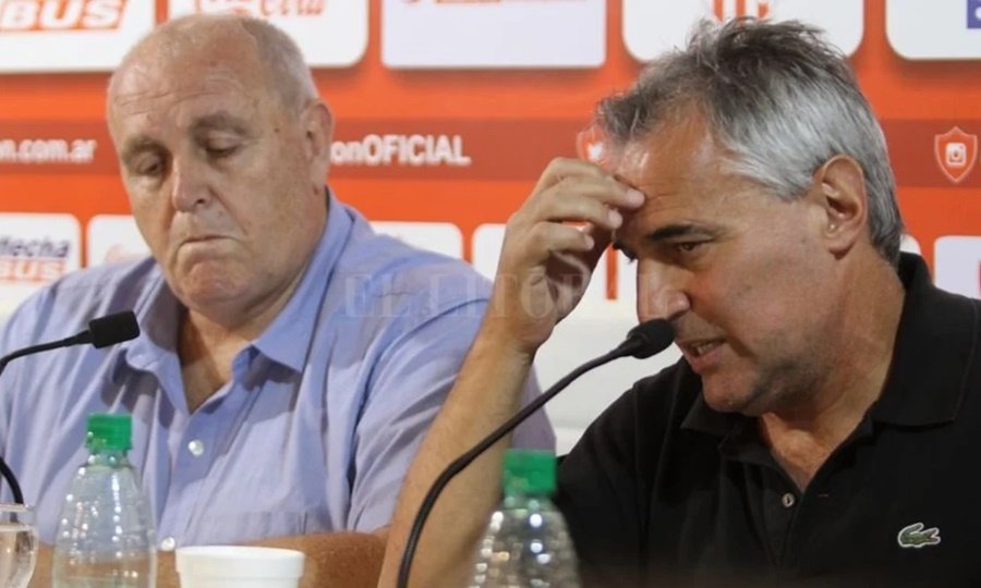 Leonardo Madelón y Luis Spahn durante una conferencia de prensa en el estadio 15 de Abril. 📸 Foto de archivo.