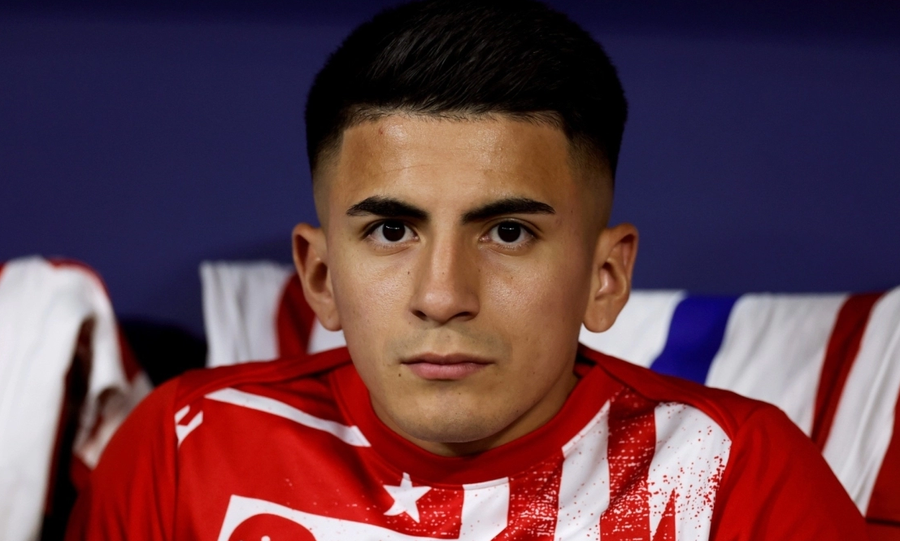 Thiago Almada durante un partido oficial con Atlético de Madrid en el fútbol español.