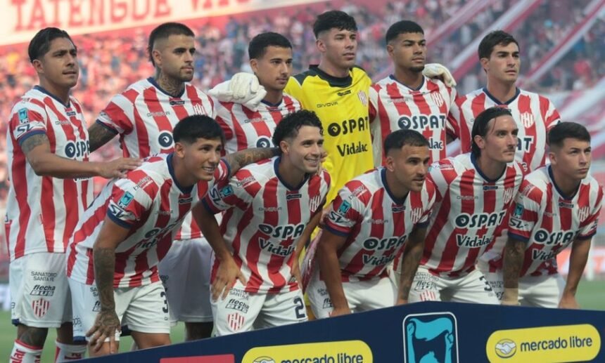 Formación de Unión en la temporada 2026, antes del inicio de un nuevo compromiso del torneo Apertura. Foto de archivo.