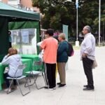 El dispositivo itinerante de #ModoVacuna recorre espacios públicos para acercar la vacunación gratuita a adultos mayores y personas con factores de riesgo.