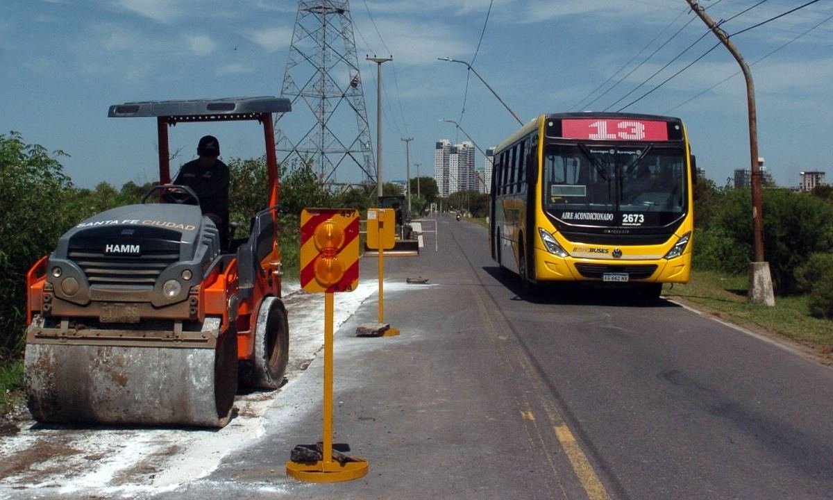 Tareas de bacheo sobre calle Demetrio Gómez, en el ingreso a Alto Verde.