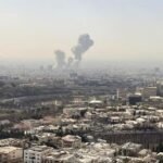 Humo sobre Teherán, Irán, tras los ataques a objetivos estratégicos en la ciudad. Foto de archivo.