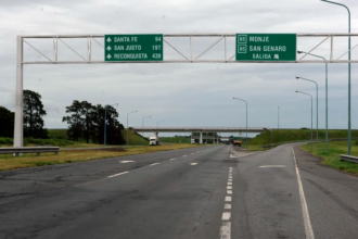 La autopista Santa Fe–Rosario, uno de los principales corredores viales de la provincia.