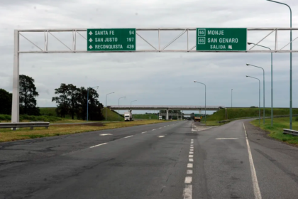 La autopista Santa Fe–Rosario, uno de los principales corredores viales de la provincia.