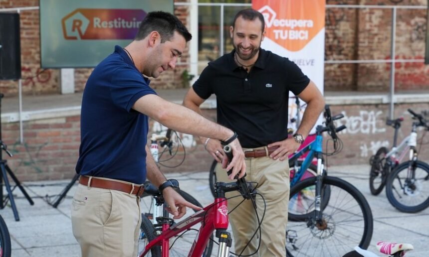 Bicicletas recuperadas en dependencias policiales de Santa Fe, incluidas en el programa provincial “Recuperá tu bici”.
