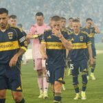 Jugadores de Boca se retiran del campo de juego tras la derrota ante Vélez en el estadio José Amalfitani. (Foto: archivo)