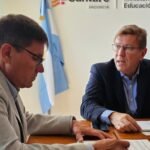 El senador Rodrigo Borla junto al ministro de Educación provincial José Goity durante una reunión de trabajo en la ciudad de Santa Fe. Foto de archivo.