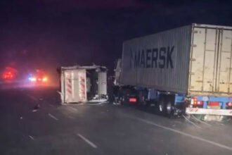 Camiones volcados sobre la Ruta 9 tras un temporal con intensas ráfagas de viento en el sur santafesino.