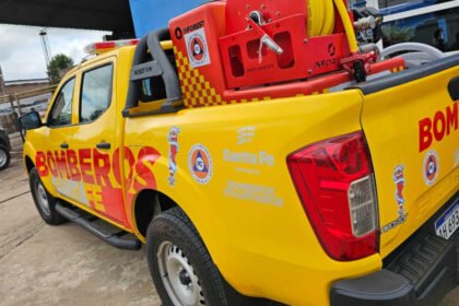 La nueva camioneta de ataque rápido incorporada por los Bomberos Voluntarios de La Criolla, equipada para intervenciones en emergencias urbanas y rurales.