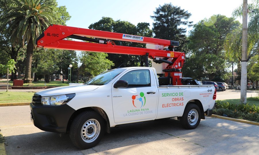Nueva camioneta 4x4 equipada con grúa incorporada al Servicio Eléctrico municipal de Laguna Paiva.