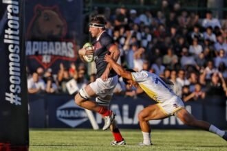 Capibaras XV celebra uno de sus tries ante Cobras en Sauce Viejo, por el Súper Rugby Américas.