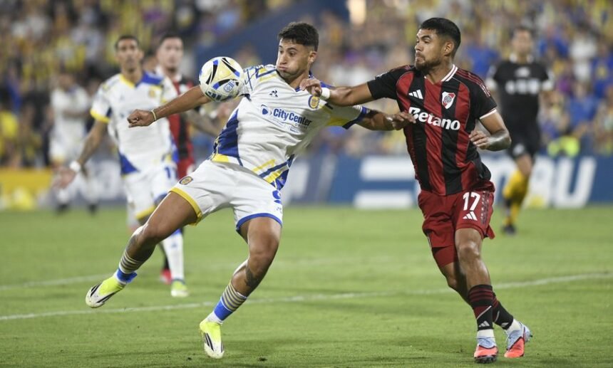 Rosario Central y River Plate disputaron un intenso empate sin goles en el Gigante de Arroyito, en un partido atravesado por polémicas arbitrales.