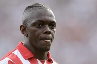 Edwin Cetré durante un partido oficial con Estudiantes