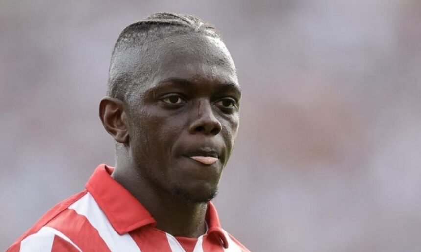 Edwin Cetré durante un partido oficial con Estudiantes