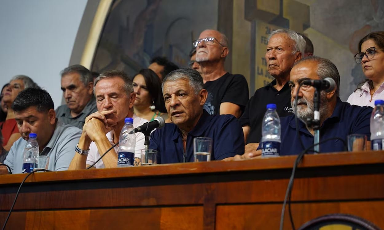 Dirigentes de la CGT durante una conferencia de prensa en la sede de Azopardo, en el marco de un paro general.