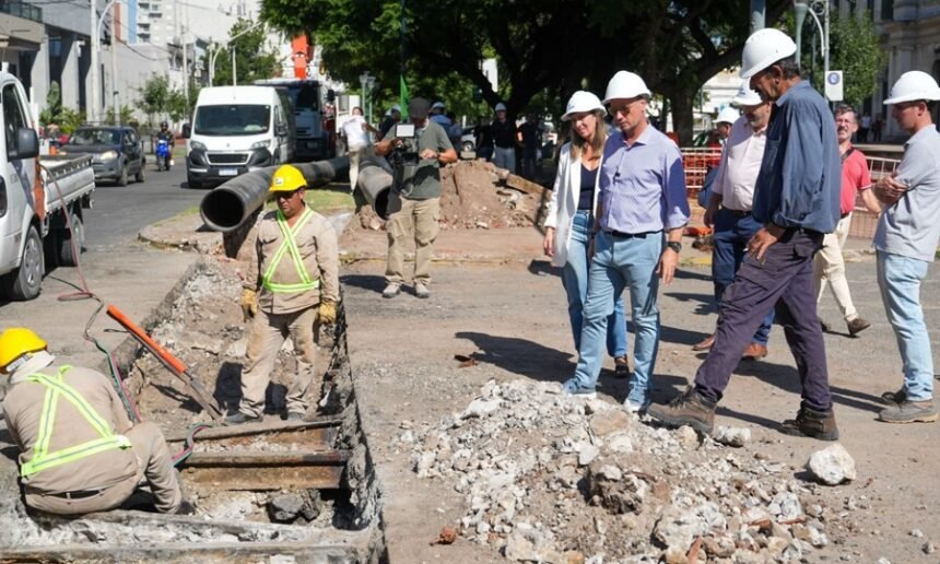 Trabajos de rehabilitación del colector cloacal principal en la ciudad de Santa Fe, en el marco del plan provincial de saneamiento.