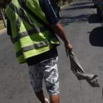 Imagen de un cuidacoches en la calle, fenómeno recurrente en distintos puntos urbanos.
