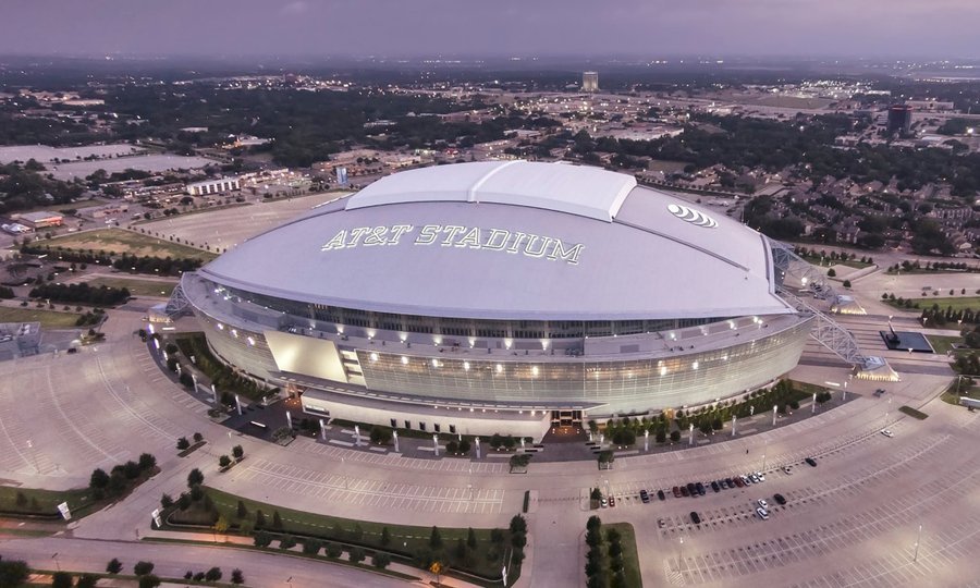 El AT&T Stadium de Dallas, con capacidad para 80.000 espectadores, se encuentra en una de las principales ciudades de Texas, reconocida por su clima caluroso y por albergar eventos deportivos de alcance internacional.