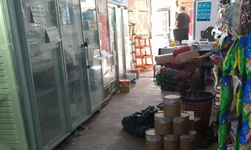 Operativo de control municipal en un comercio de la ciudad. Foto de archivo.