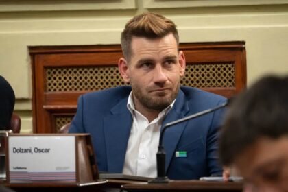 El senador Oscar Dolzani, representante del departamento San Javier, durante una sesión en la Legislatura de Santa Fe.