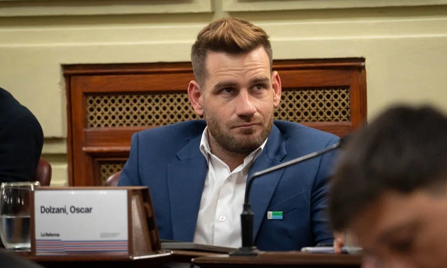 El senador Oscar Dolzani, representante del departamento San Javier, durante una sesión en la Legislatura de Santa Fe.