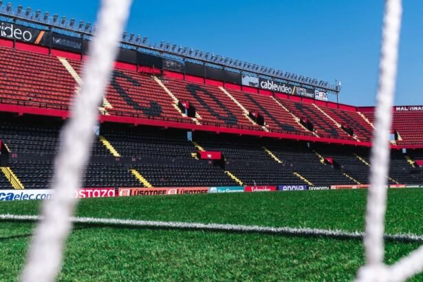 El estadio Brigadier López, listo para una nueva noche de fútbol con la ilusión sabalera renovada.