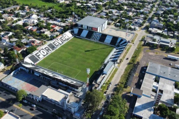 Vista general del estadio de Chaco For Ever en Resistencia, escenario habitual de sus partidos como local en la Primera Nacional. Foto de archivo.