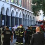 Vista del operativo de seguridad y presencia de bomberos y policía tras la explosión en la Escuela Superior de Gendarmería en Avenida Paseo Colón, Ciudad de Buenos Aires.