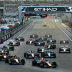 Monoplazas en plena competencia durante una carrera oficial de Fórmula 1, en una imagen de archivo que refleja la intensidad y velocidad de la máxima categoría del automovilismo mundial.