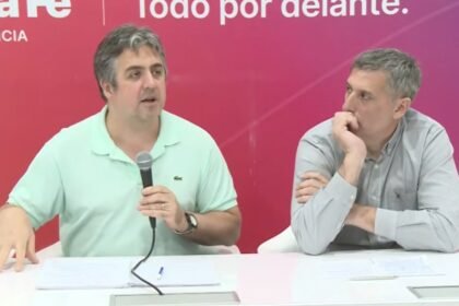 Conferencia de prensa del gobierno de Santa Fe tras el anuncio sobre la situación de los policías sancionados.