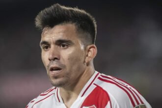 Marcos “Huevo” Acuña, con la camiseta de River Plate, en una imagen de archivo durante un partido oficial. Foto: archivo.