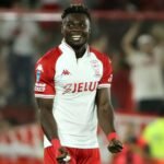 Jordy Caicedo celebra su gol en el clásico ante San Lorenzo en el Estadio Tomás Adolfo Ducó.