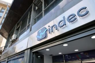 Ingreso a la sede central del Instituto Nacional de Estadística y Censos (INDEC), organismo responsable de la elaboración y difusión de las estadísticas oficiales en Argentina