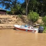 Embarcación tipo Tracker similar a la hallada a la deriva en el riacho Correntoso durante el operativo de búsqueda.