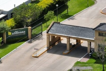 Ingreso al barrio privado Las Almenas, en la zona de countries de Santo Tomé