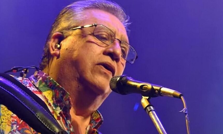 Marcos Camino, figura emblemática de Los Palmeras, durante una presentación en Santa Fe