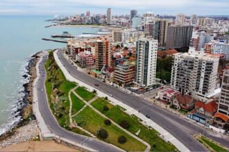 Vista panorámica de la ciudad de Mar del Plata y su frente costero sobre el Mar Argentino. Foto de archivo.