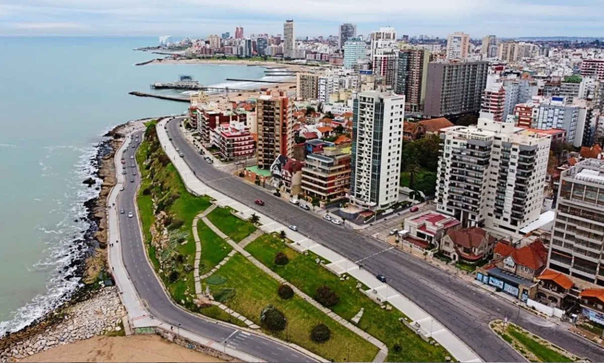 Vista panorámica de la ciudad de Mar del Plata y su frente costero sobre el Mar Argentino. Foto de archivo.