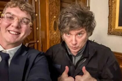 El presidente Javier Milei durante un encuentro con uno de los creadores del token $Libra, en los días previos al lanzamiento de la criptomoneda que generó polémica internacional.