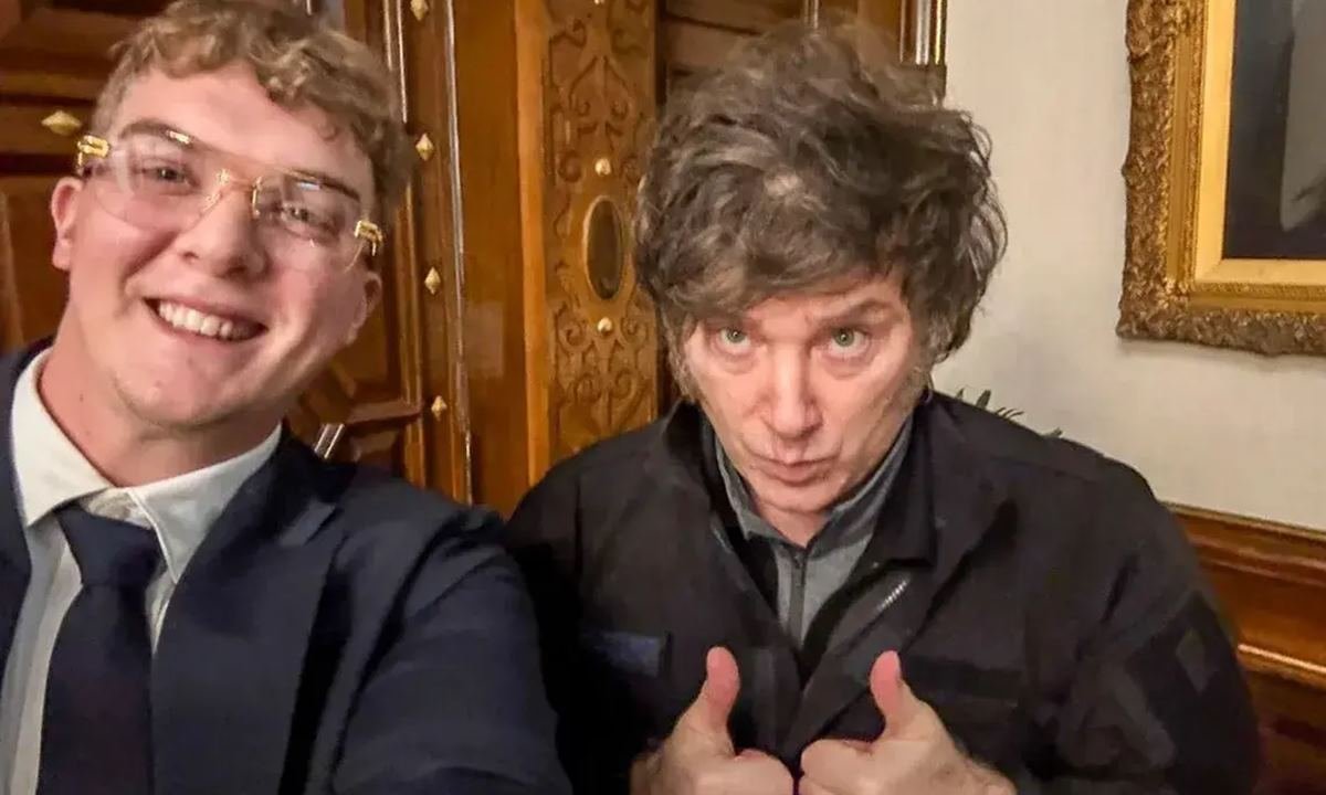 El presidente Javier Milei durante un encuentro con uno de los creadores del token $Libra, en los días previos al lanzamiento de la criptomoneda que generó polémica internacional.