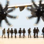 Militares británicos durante ejercicios de entrenamiento en las Islas Malvinas, como parte del despliegue permanente del Reino Unido en el Atlántico Sur.